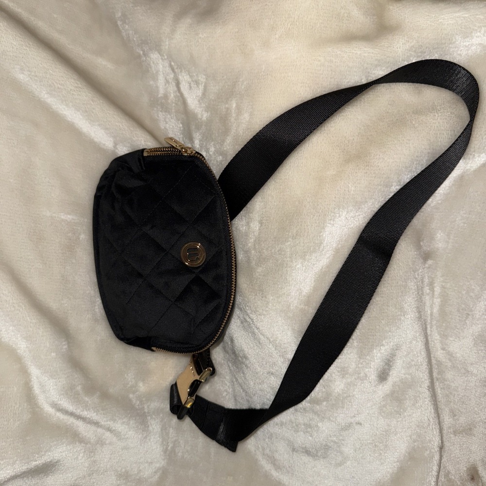 NWT Wantable Black Quilted Velvet Cozy Tober Belt Bag Fanny Crossbody